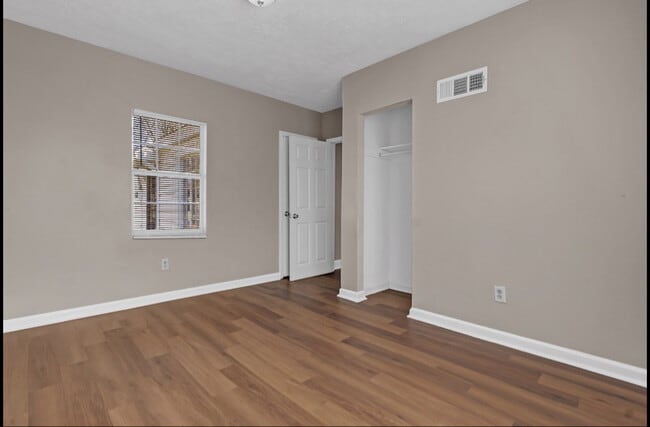 Photo - 3129 Hillis St