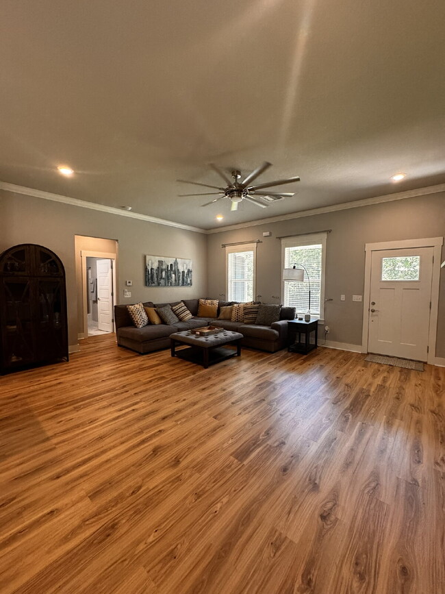 Photo - 12 Hobkirk Dr