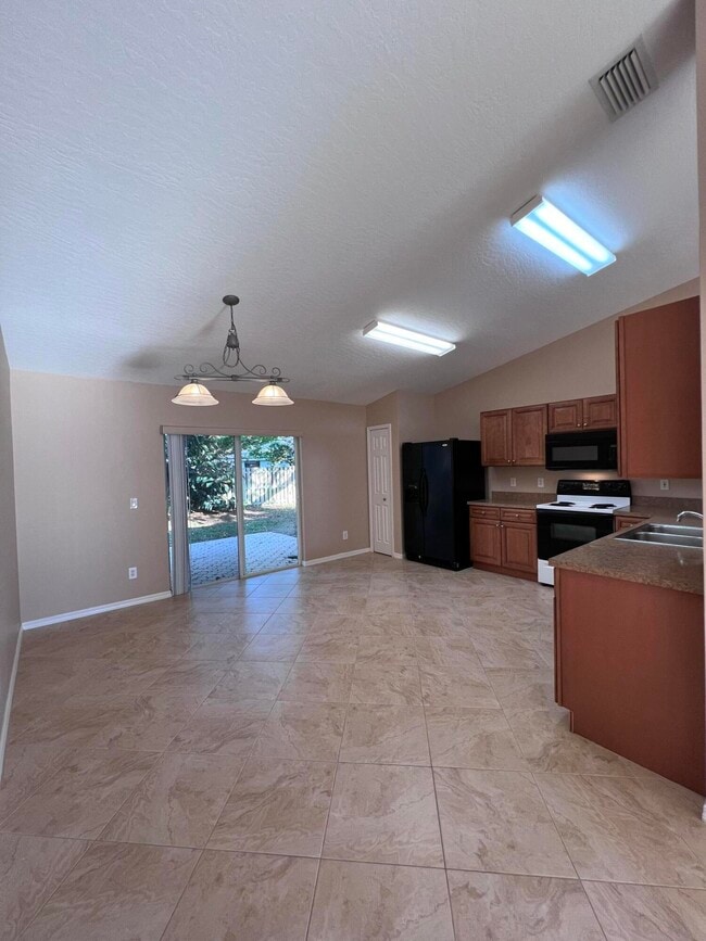 Photo - 830 Laurel Dr