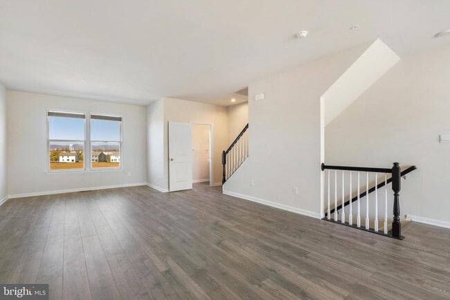 Photo - 420 Herringbone Wy