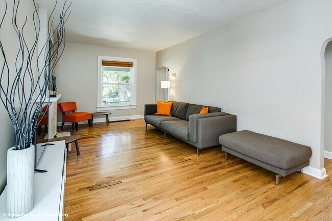 Photo - 284 S Lafayette St