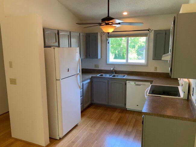 Photo - 2 Bedroom Condo on Country Club Road