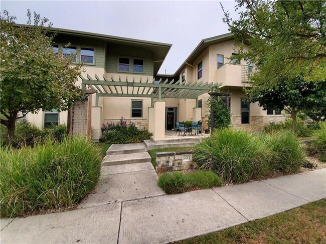 Building Photo - 2012 Simond Ave Unit B