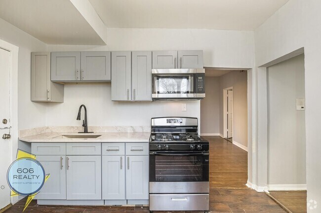 Building Photo - 1022 E Hyde Park Blvd Rental