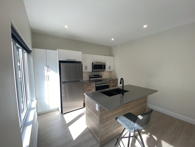 Photo - 180 Hillsborough Rd Unit 201