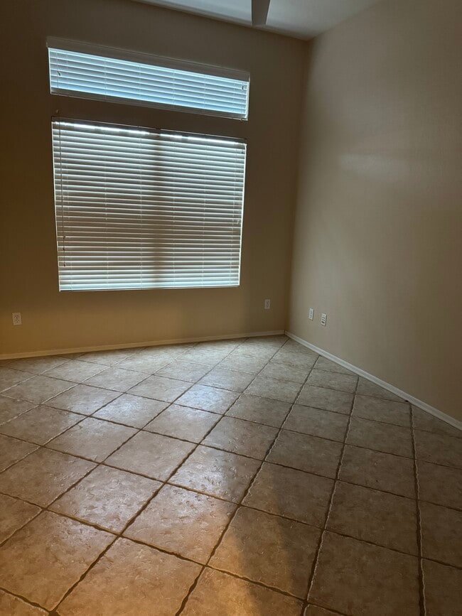 Building Photo - 10511 W Villa Hermosa