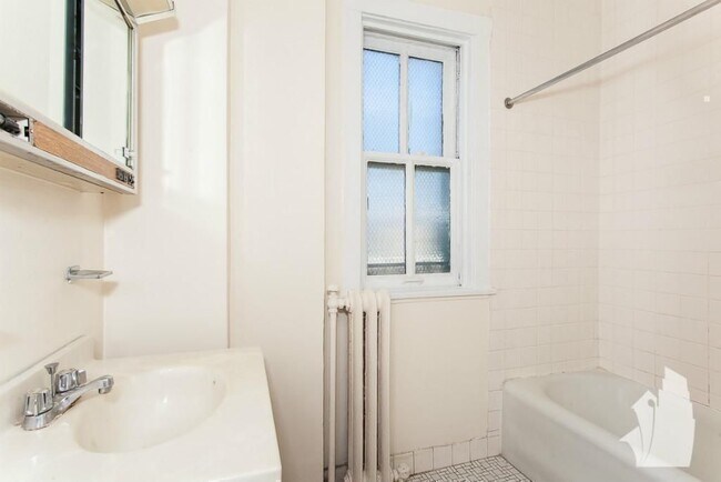 Photo - 540 W Briar Pl Unit 8D