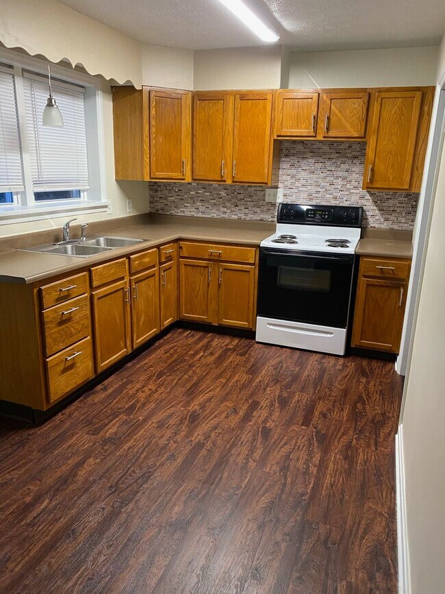 Photo - 230 Laurel St