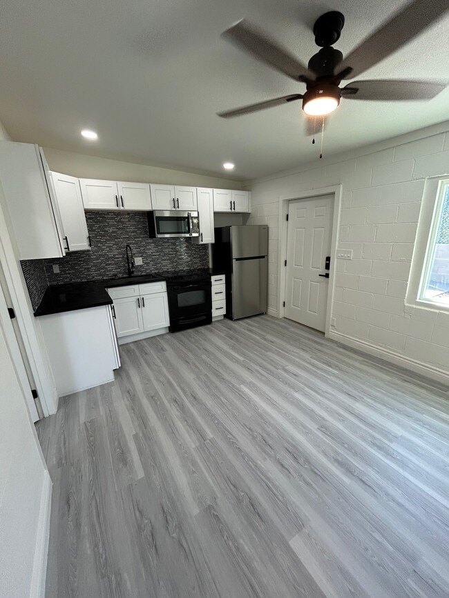 Photo - 210 W Monroe Ave