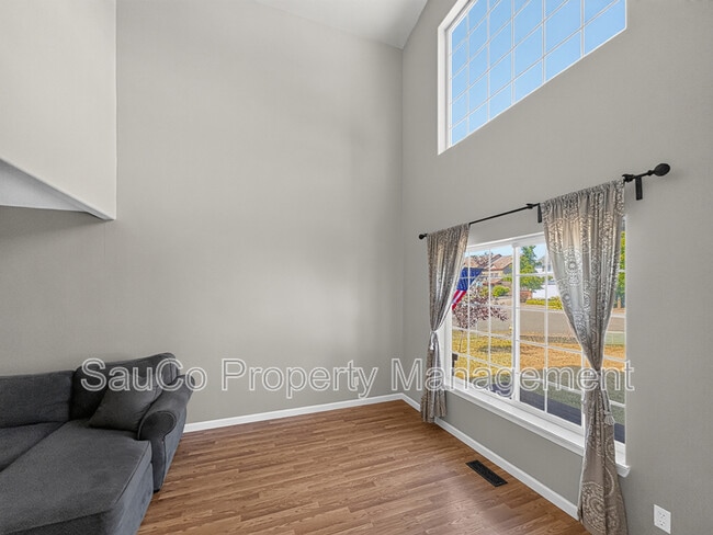 Photo - 245 Trillium St