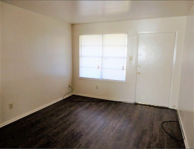 Photo - CHEROKEE PARK AREA-3 bedroom 1 Bedroom