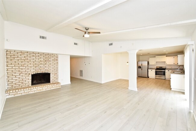 Photo - 2207 Woodglen Dr