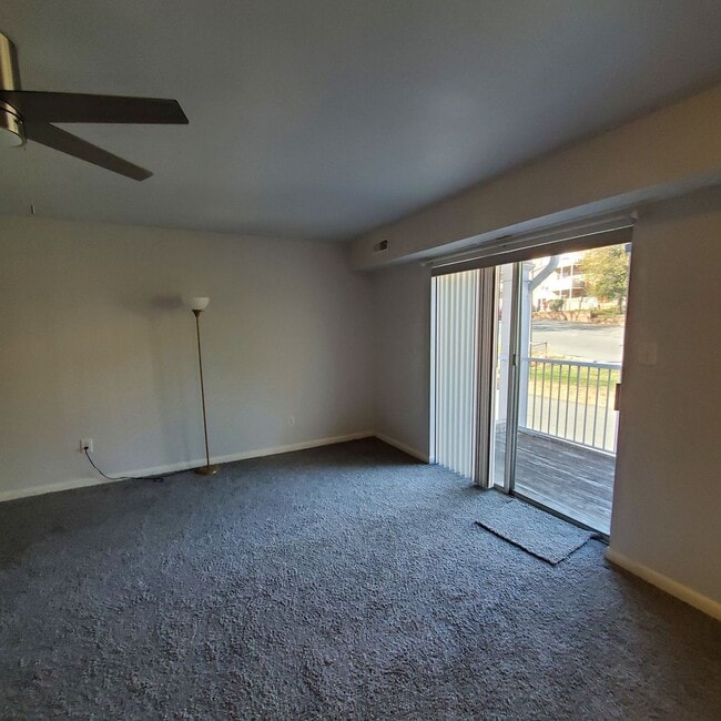 Photo - 525 Burgoyne Rd