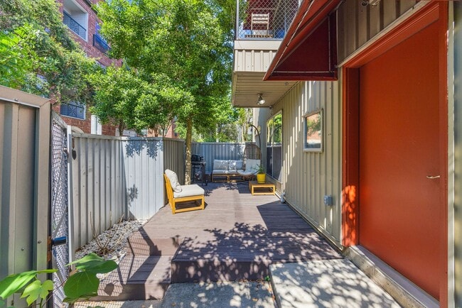 Photo - 824 Ruthven St