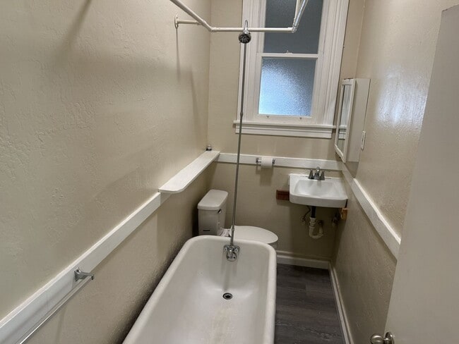 Photo - Lovely 1 Bedroom 1 Bath Apartment Unidad 1014 A
