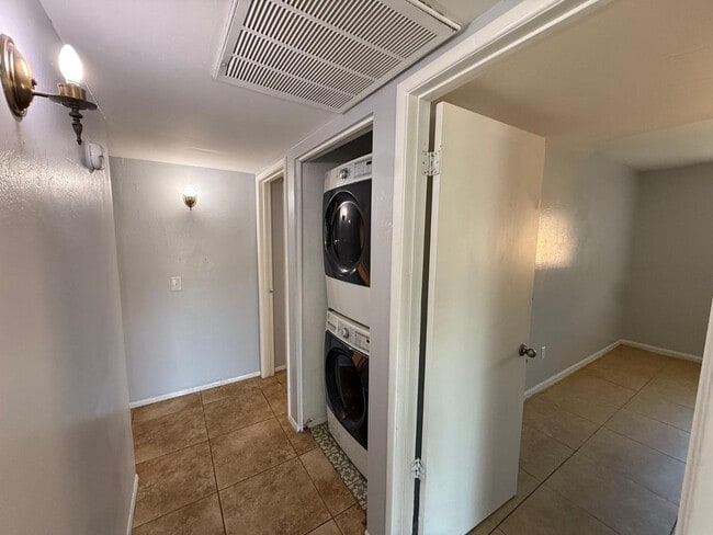 Photo - 126 W Loma Vista Dr