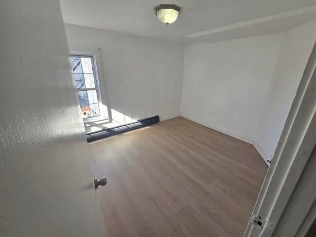 Photo - 176 Green St Unit 2