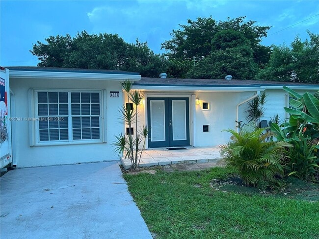 Building Photo - 4337 SW 49th St Rental