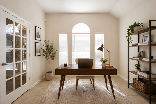 Photo - 604 W Linnwood Dr