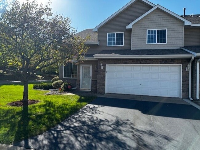 Building Photo - Light-Bright Corner Unit Townhome with Private Courtyard Available 7/1/26!