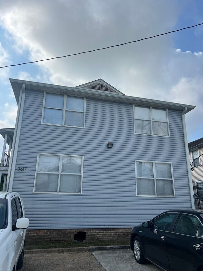 Eagle Duplex - Eagle Duplex Apartment Unit OTR - Eagle Duplex