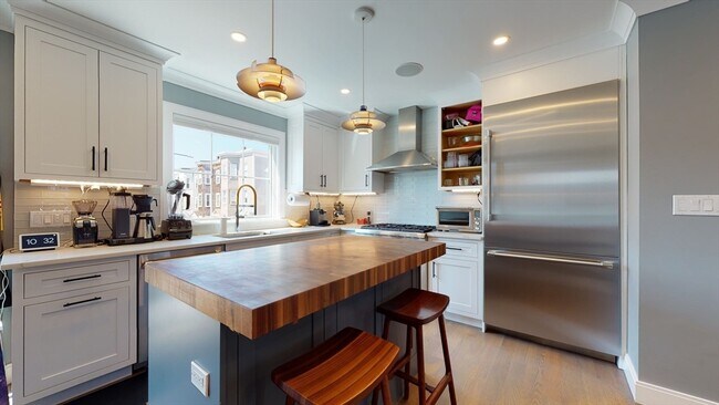 Photo - 459 E 8th St