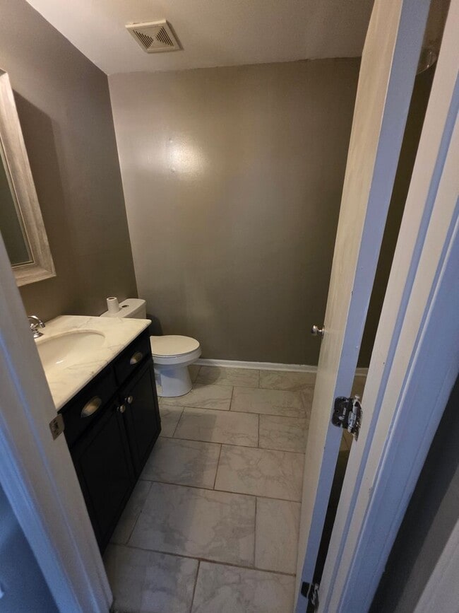 2220 Woodridge Ln