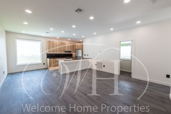 284 NE Maple St Unidad 284 Maple #2