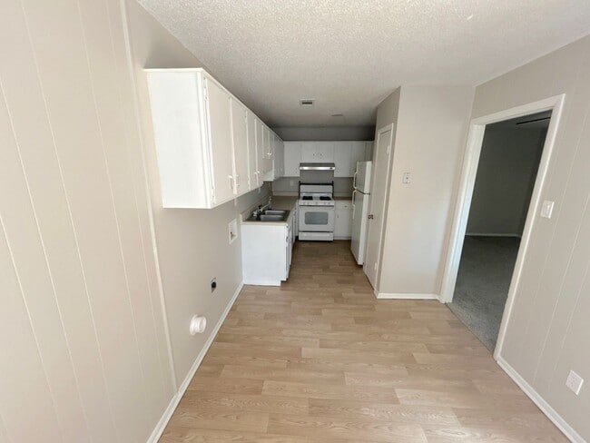 Photo - 2219 Goldbrier Ln