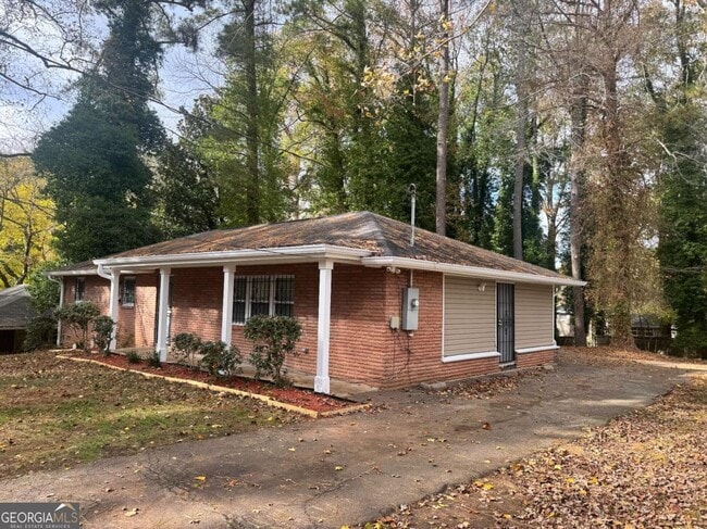 Building Photo - 2191 Beecher Cir SW