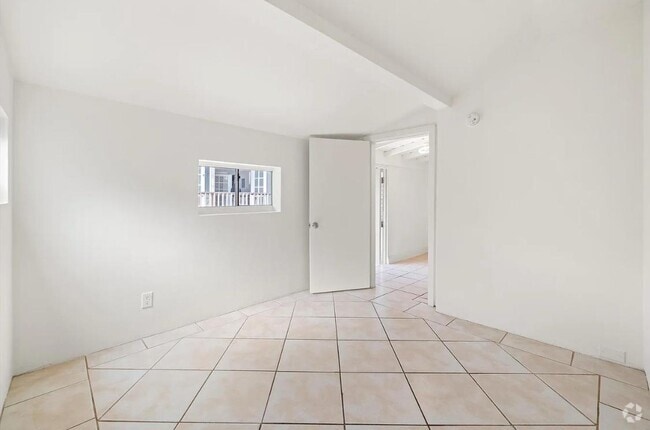 Building Photo - 611 Del La Guerra St W Rental