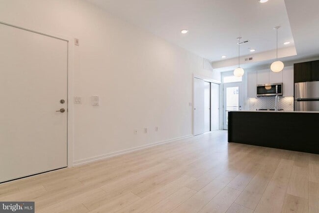 Building Photo - 1232 LeCount St Unit B Rental