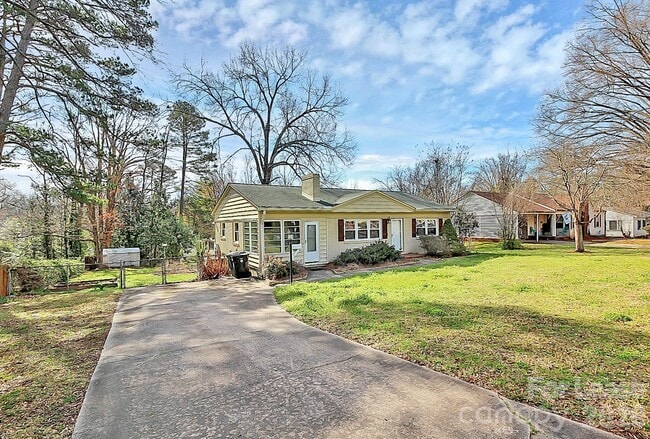 Photo - 121 Marshdale Ave SW