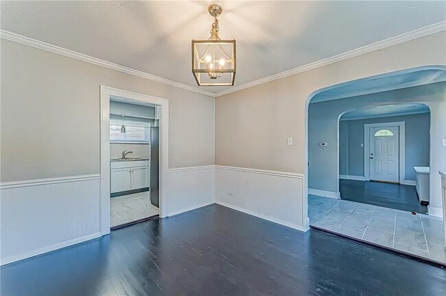 Photo - 930 Davis Ave