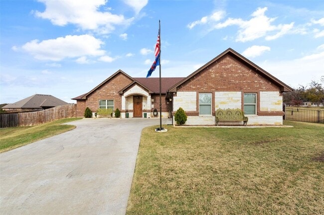 Building Photo - Beautiful Home In Pecan Planation