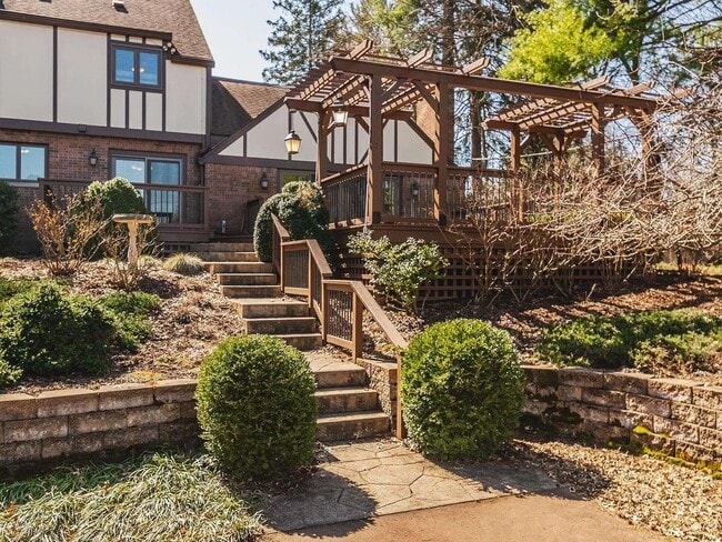 Photo - Large 5BR/3.5 Bath in Elm Heights. Available Now!