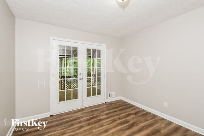 Photo - 125 Creekview Dr