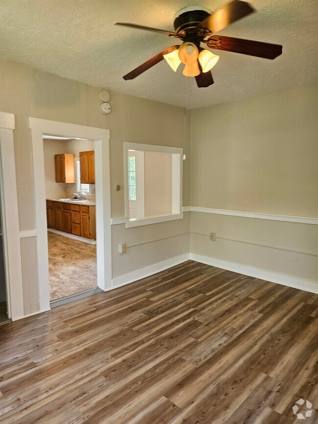 Building Photo - 10 Railroad St Unit 2A Rental