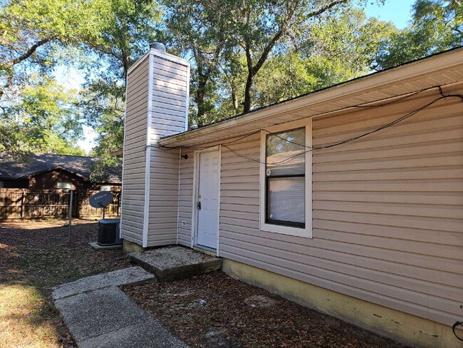 Building Photo - Spacious 3 Bedroom, 2 Bath Duplex in Northeast Pensacola Unit #A