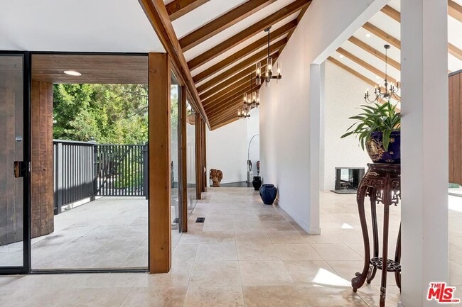 Photo - 515 N Roxbury Dr