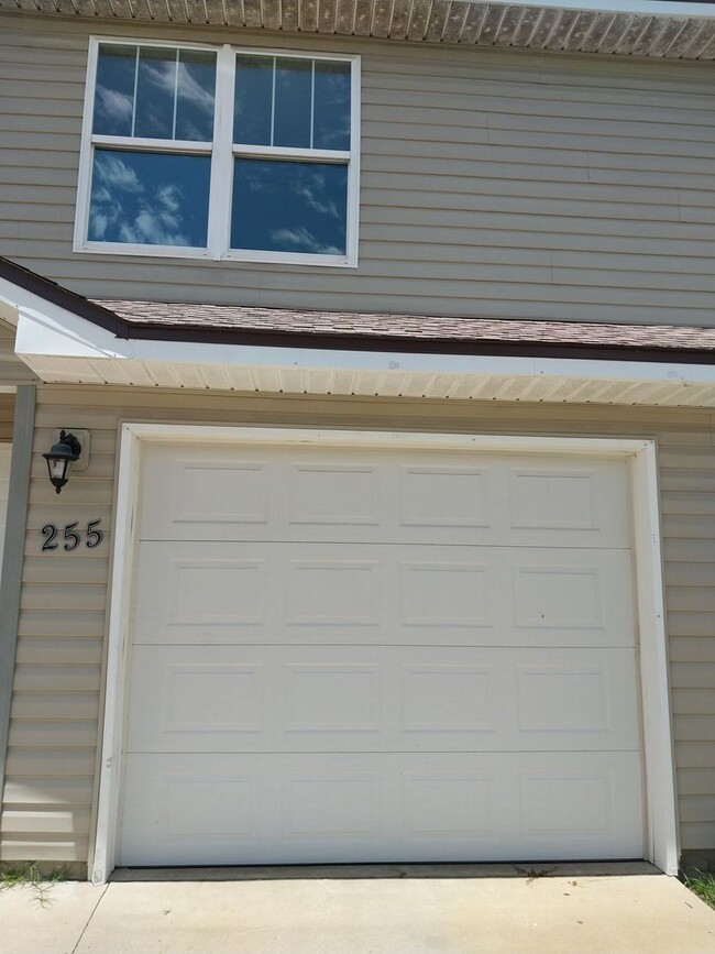 Photo - Gorgeous 3 Bedroom 2 Bath Townhome