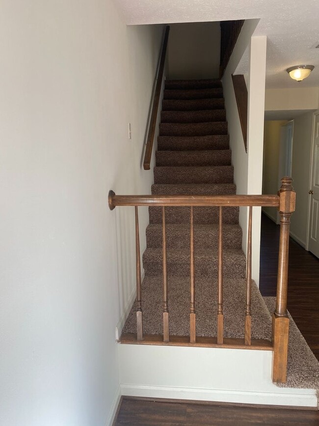 Photo - 3 Bed 2.5 Bath townhouse 5 minutes from Old Forest Rd.