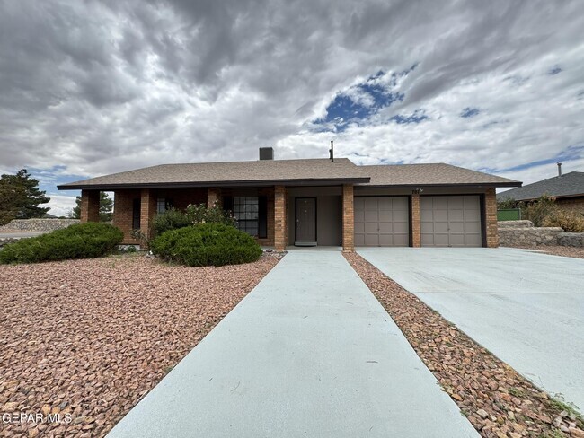 Building Photo - 701 Espolon Dr Rental