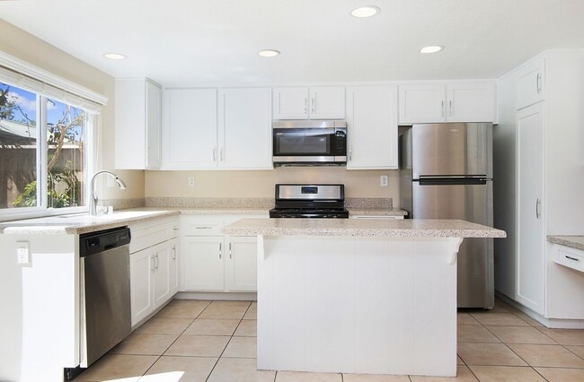 Photo - Live by the Lakeside - Upgraded Spacious TOWNHOME in Lakeside Park