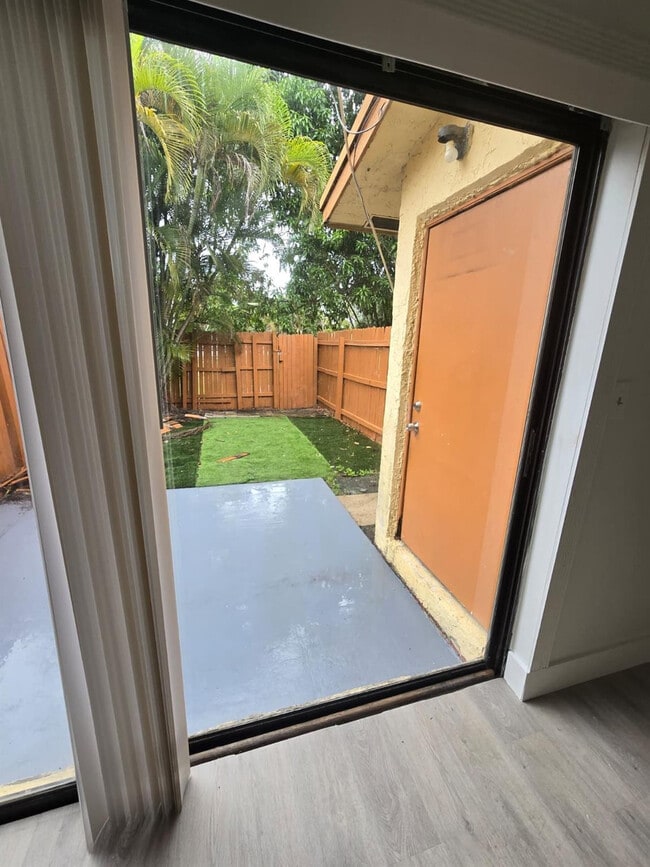 Photo - 7743 Balboa St