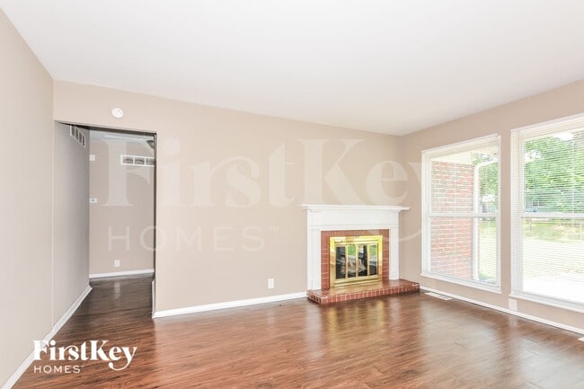 Photo - 2415 Greenbriar Dr