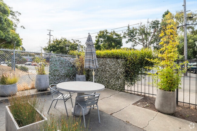 Espacio de recreación al aire libre - 2249 Bonar St