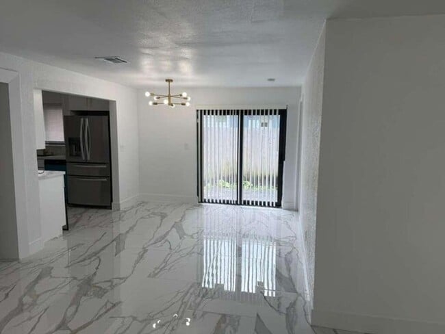 Photo - 160 SE 15th Ave