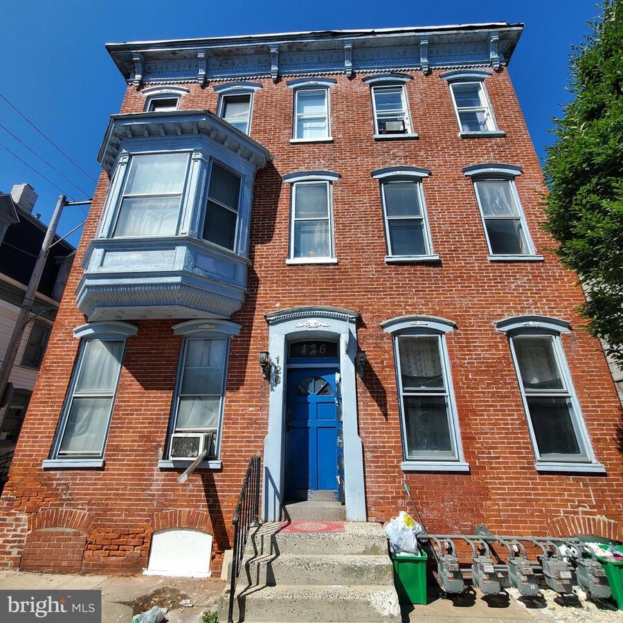 Photo - 126 S Queen St
