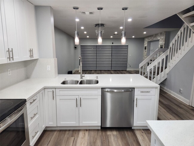 Building Photo - 3667 Carambola Cir N